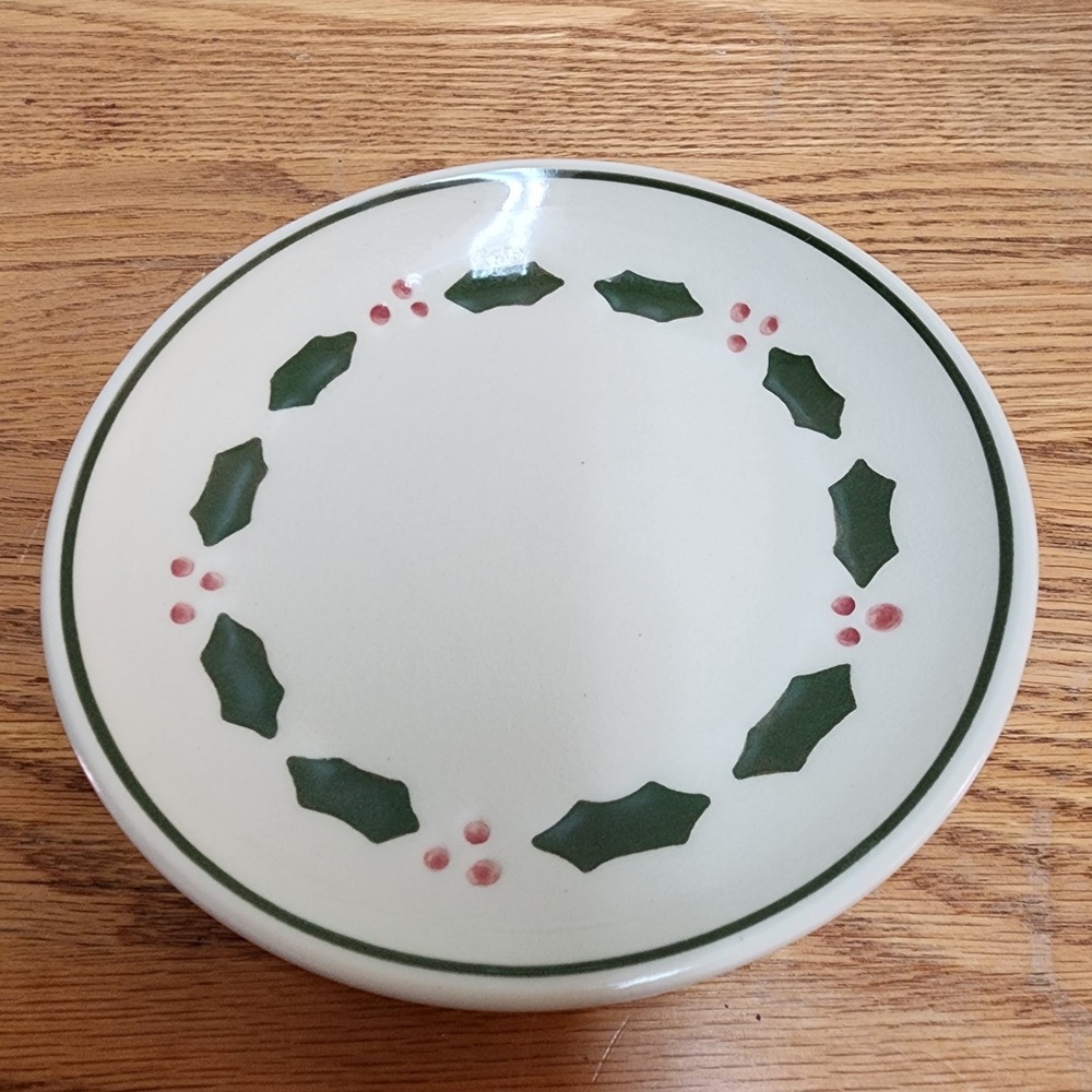 Eddie  Bauer Small 6 Inch Plate Winter  Christmas Holiday Holly Berries
